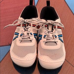 zero prio Stylish Sneakers with Blue and Red Accents in excellent condition
